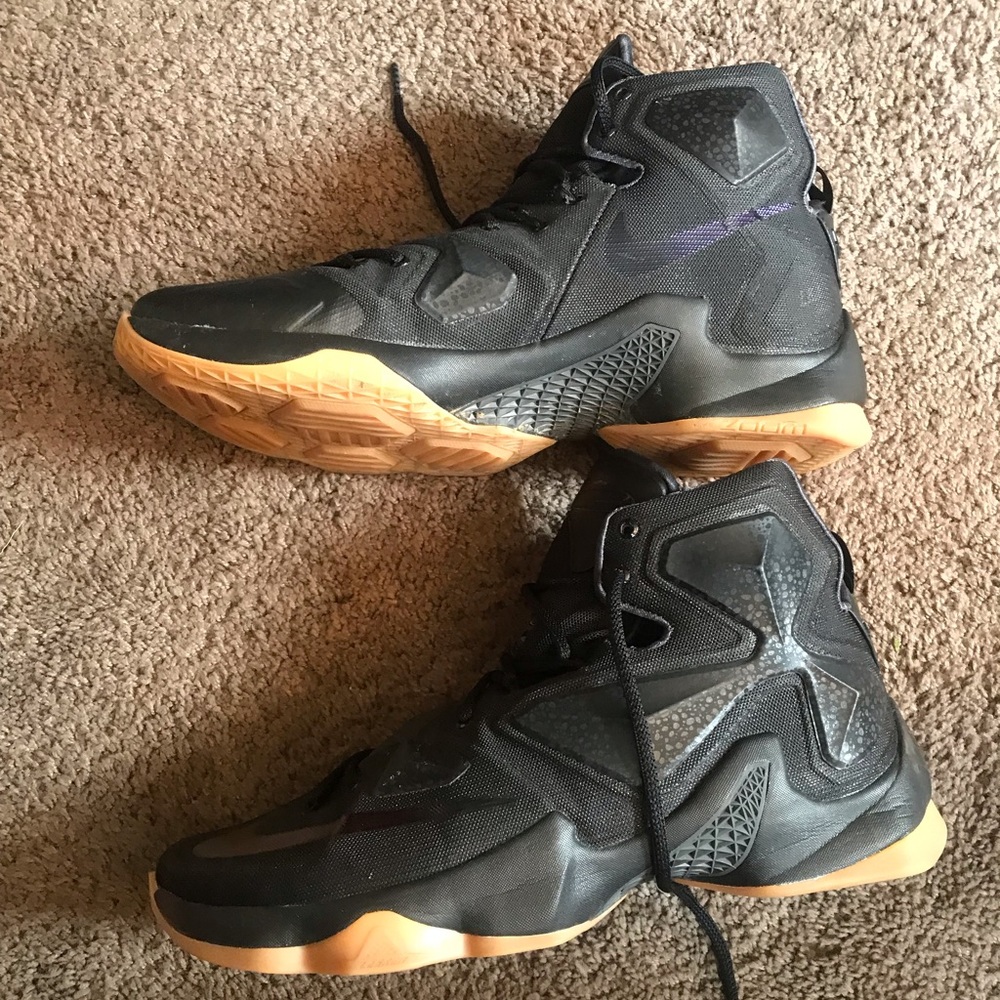 LeBron XIII black/gum